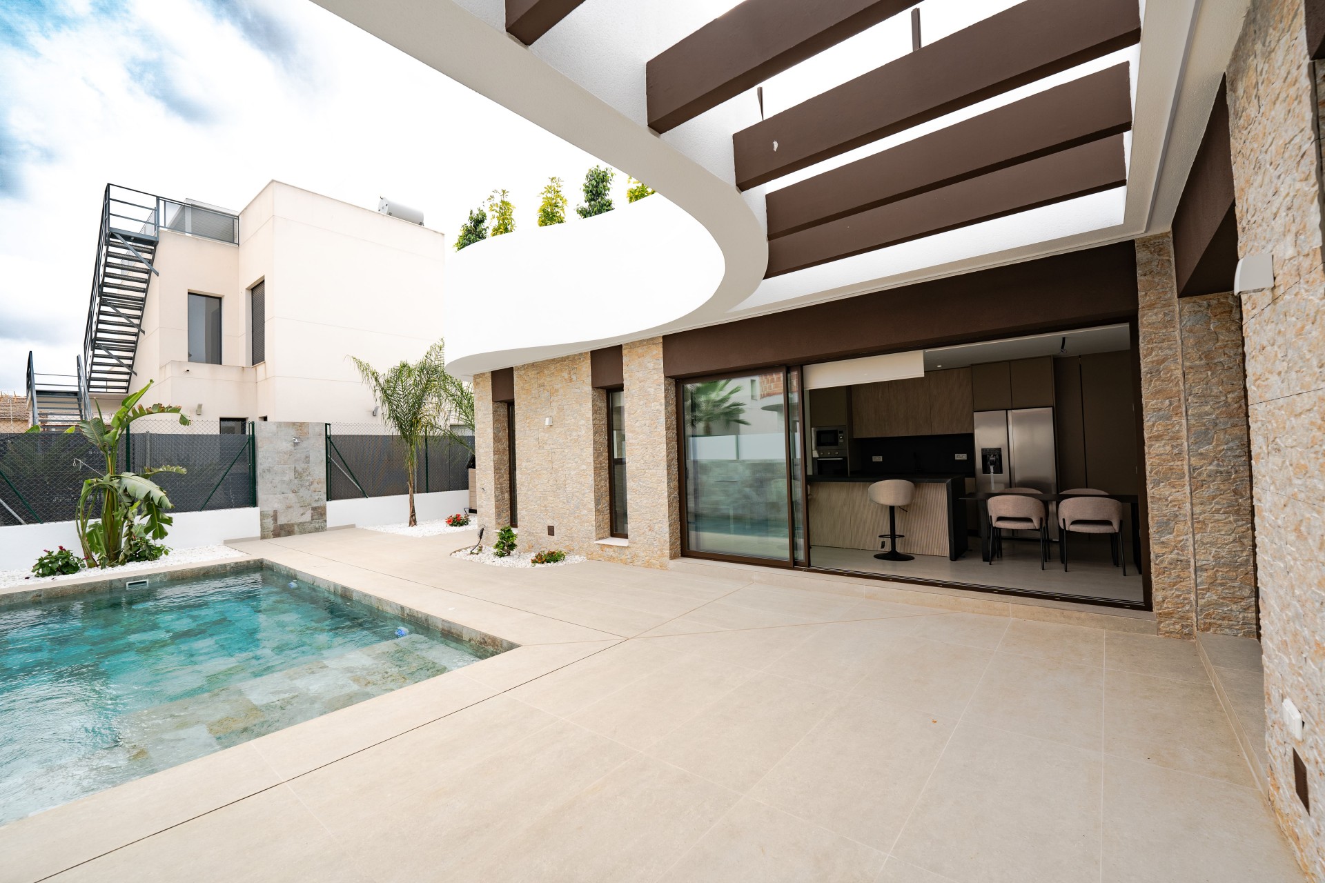 Neubau - Villa -
Heredades