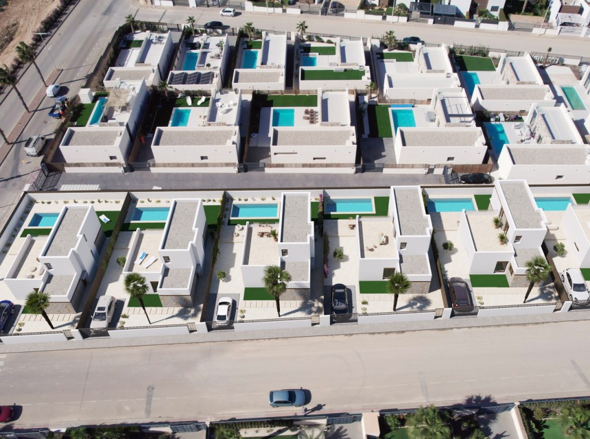 New build - detached -
Algorfa