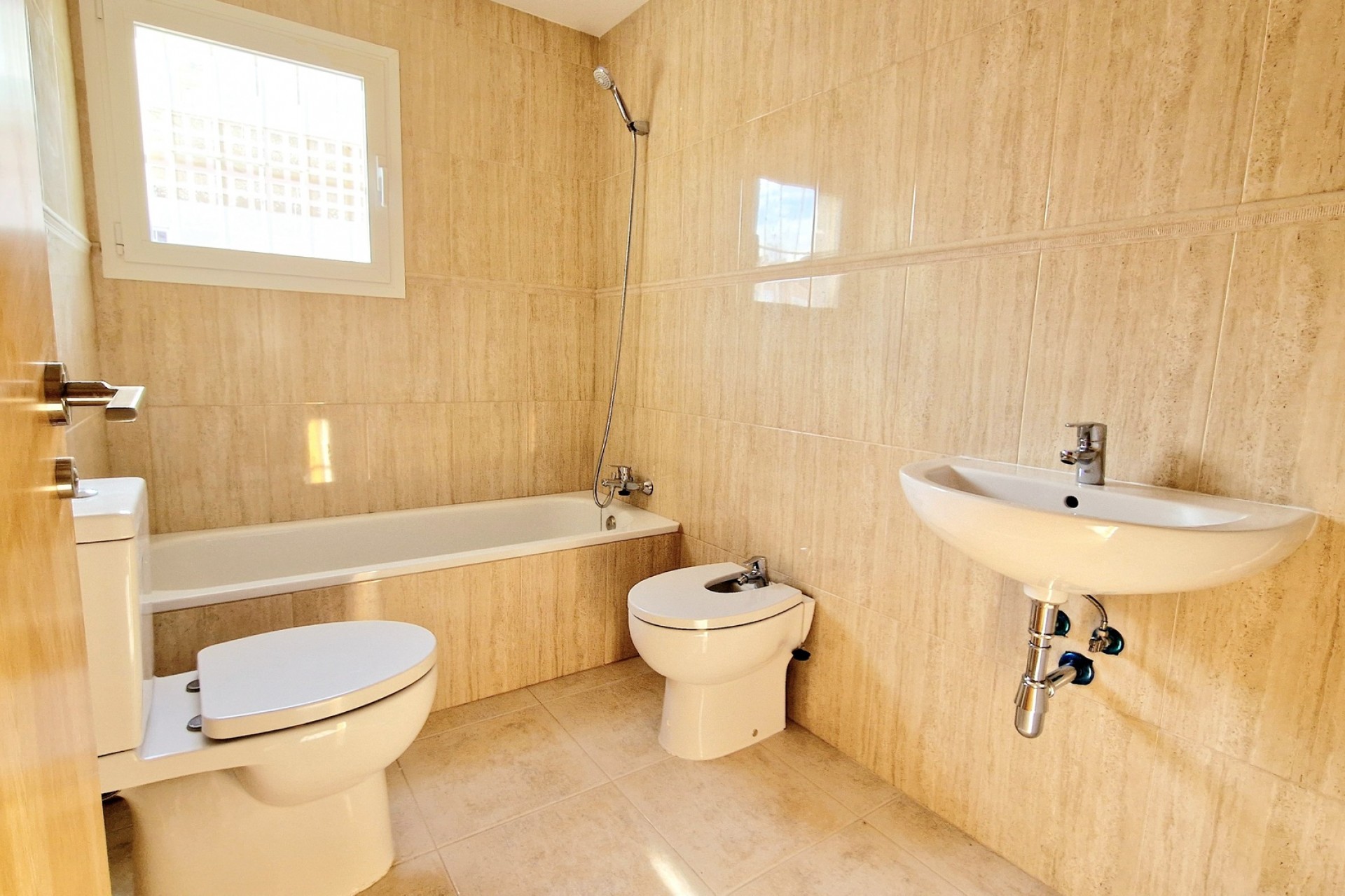 New build - detached -
Purias