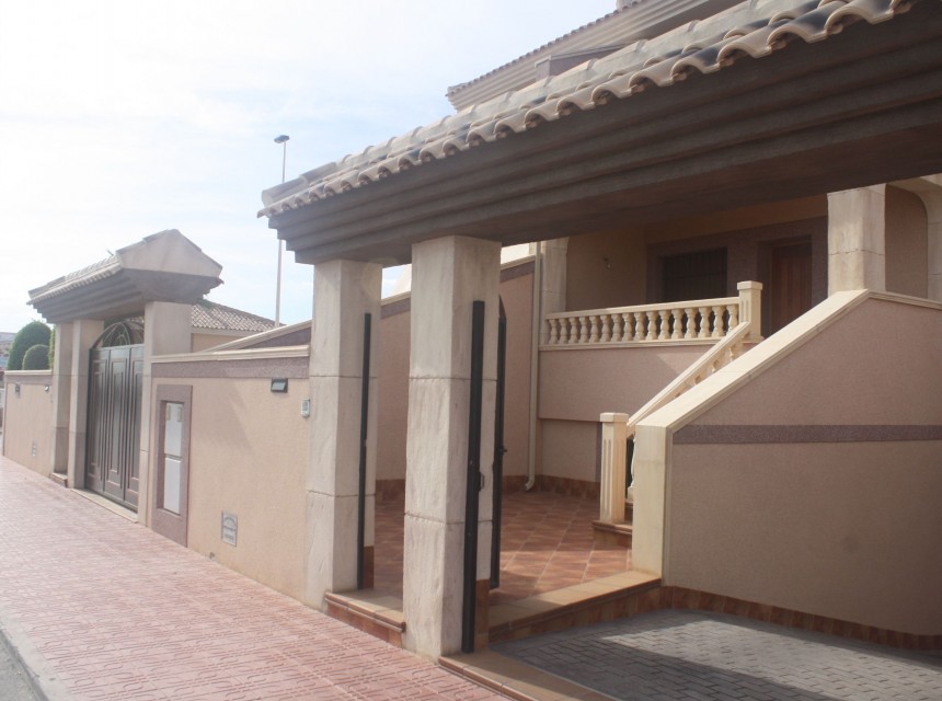 nieuwbouw - Halfvrijstaande villa -
Torrevieja