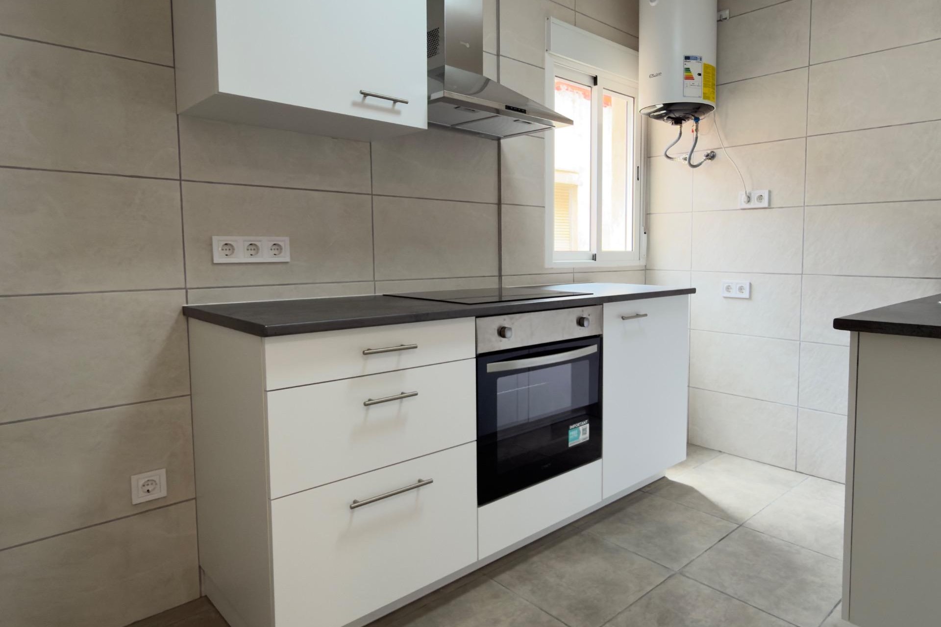 Sale - Apartamento -
Alicante - Juan XXIII