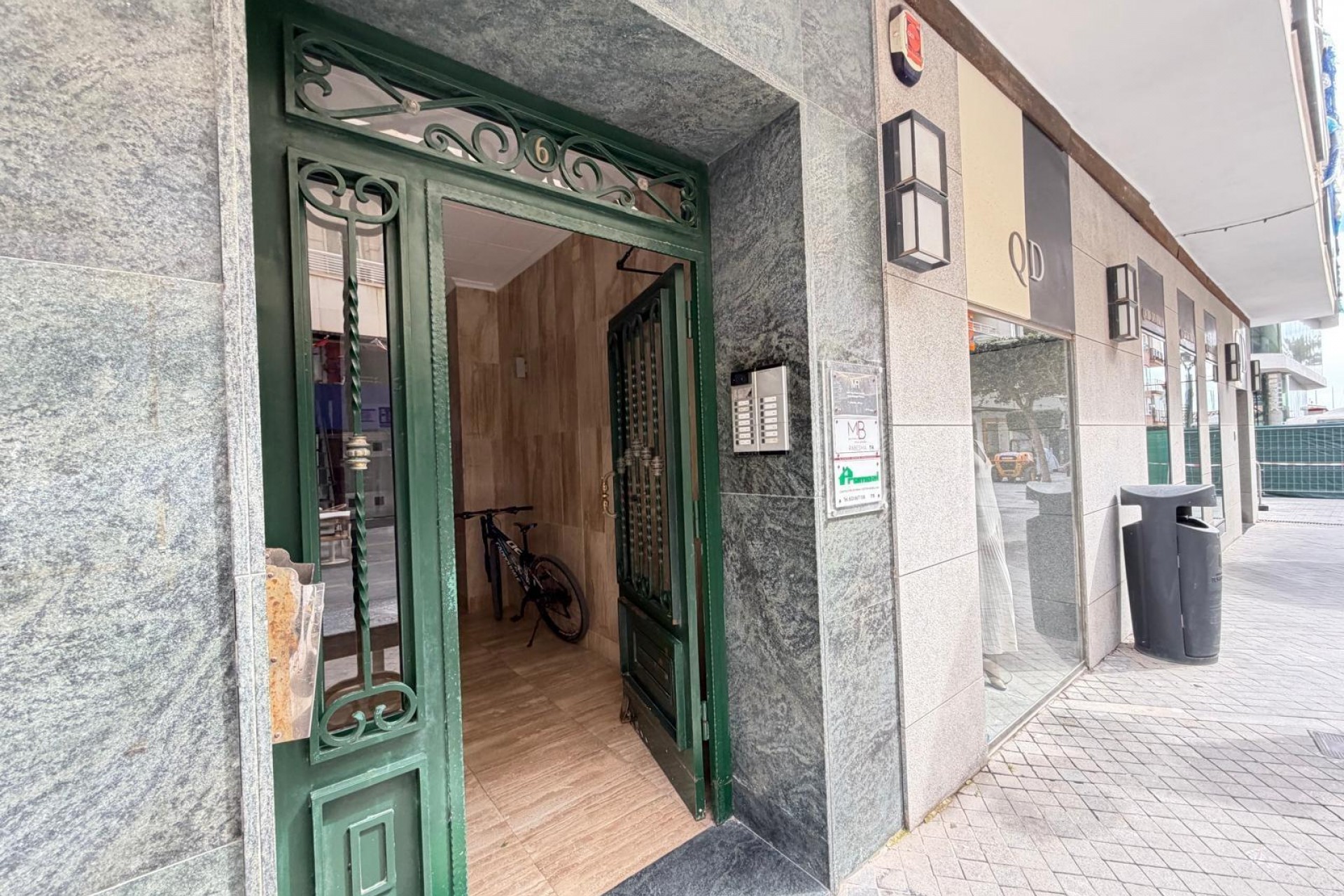 Sale - Apartamento -
Torrevieja - Centro