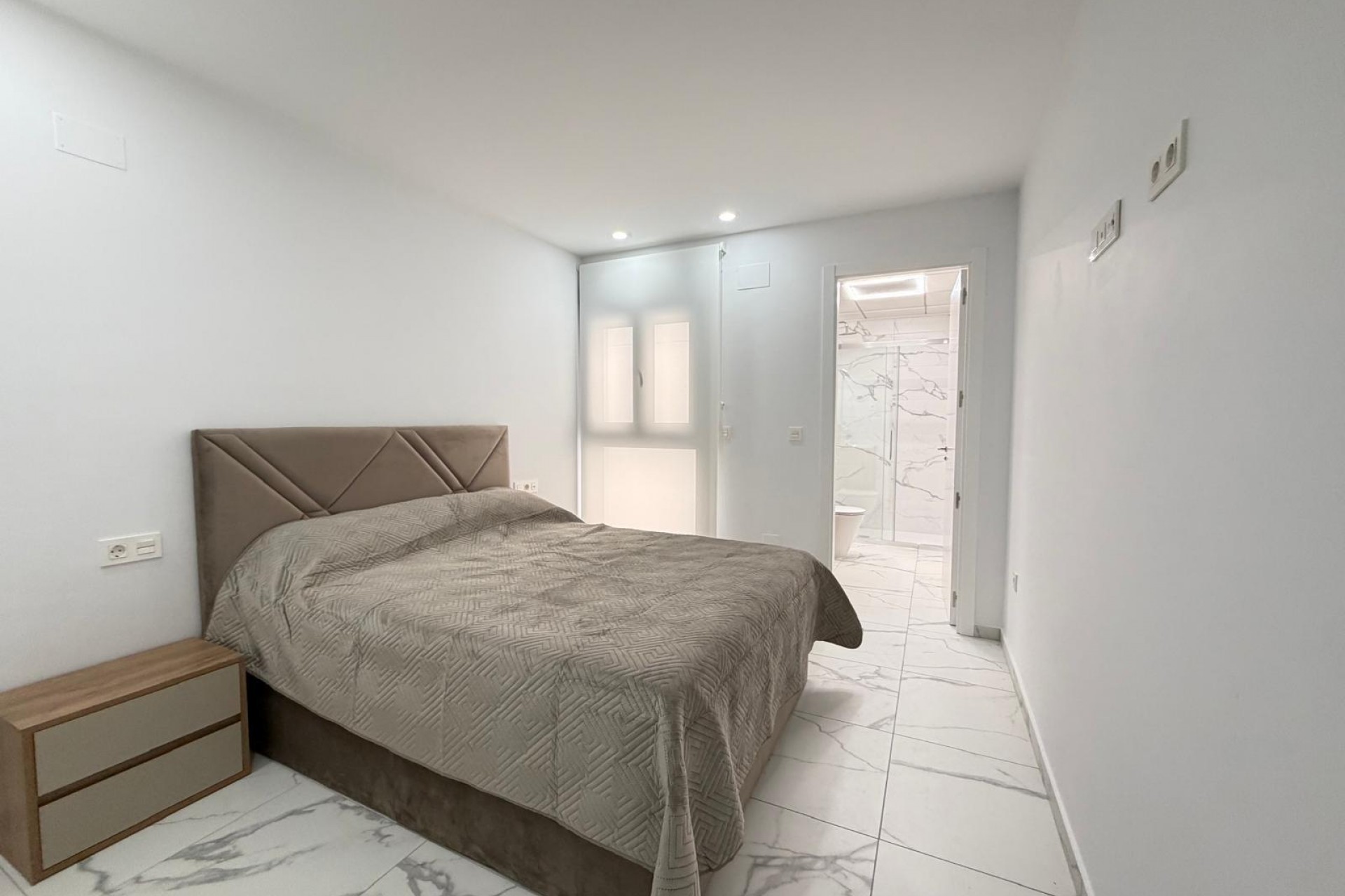 Sale - Apartamento -
Torrevieja - Estacion de autobuses