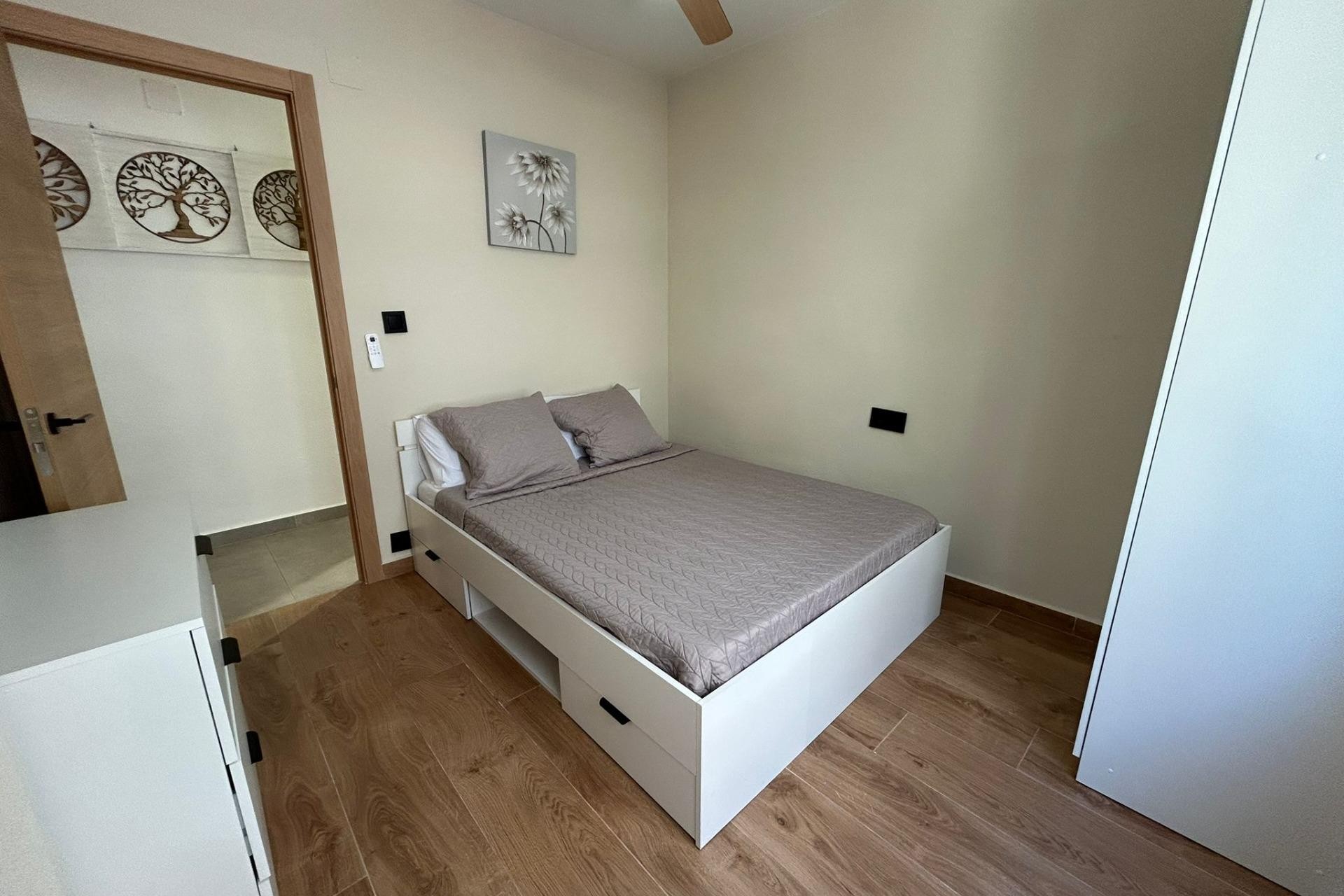 Sale - Apartamento -
Torrevieja - Estacion de autobuses