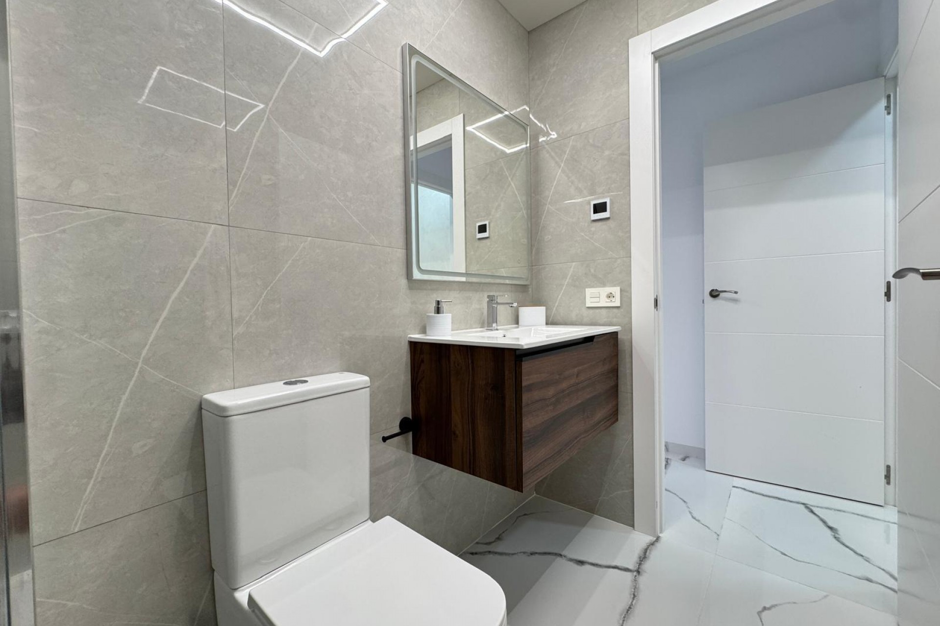 Sale - Apartamento -
Torrevieja - Estacion de autobuses