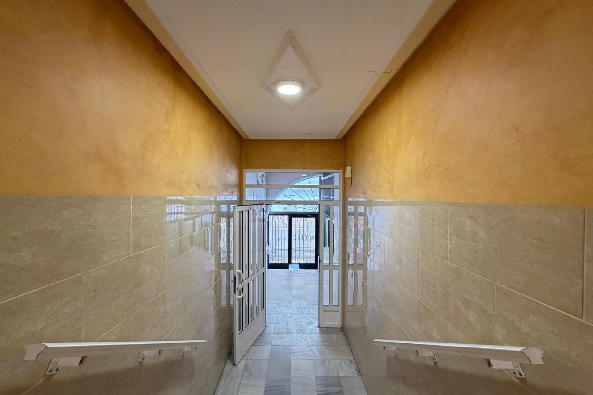 Sale - Apartamento -
Torrevieja - Paseo maritimo