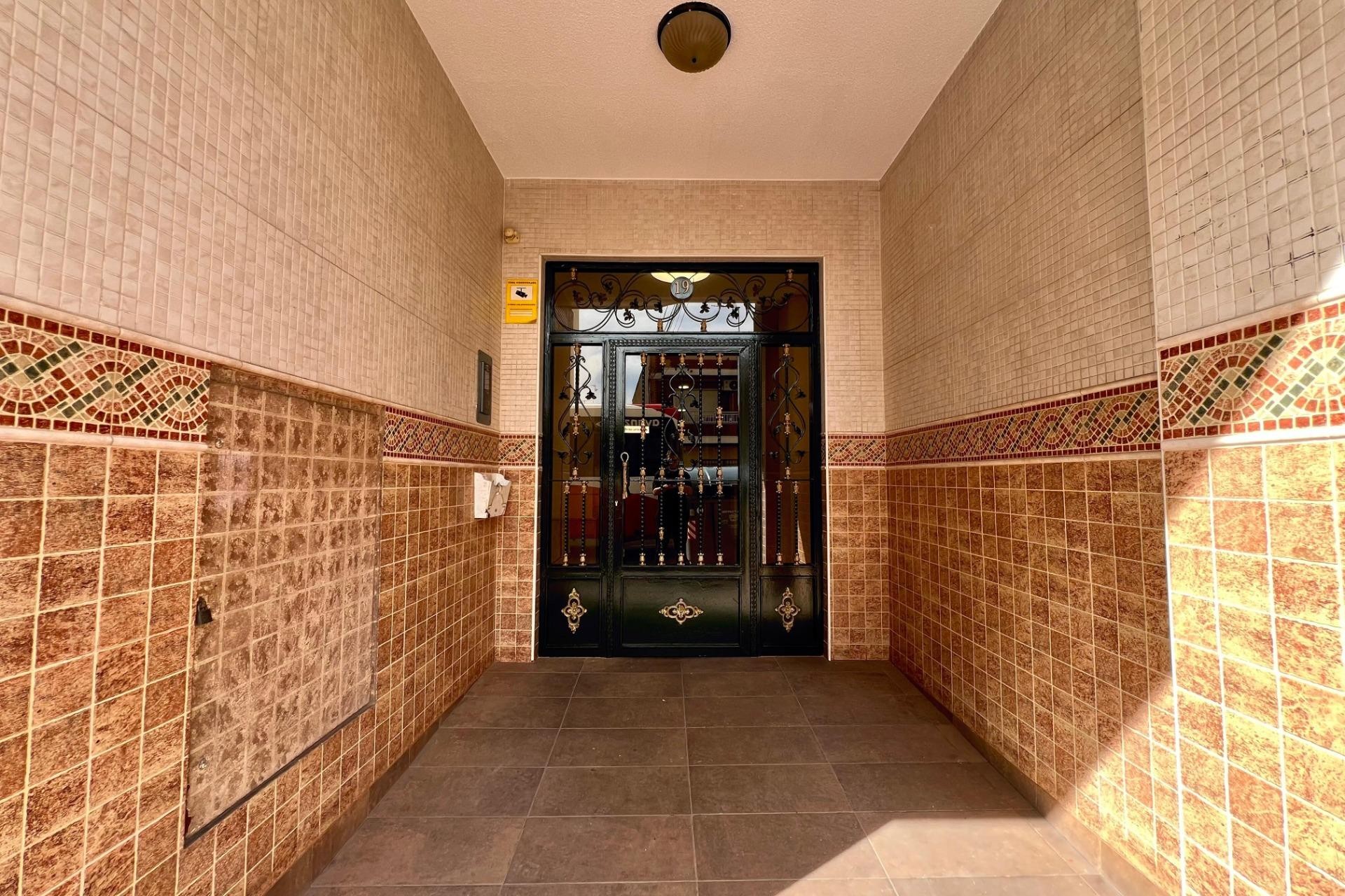 Sale - Apartamento -
Torrevieja - Puerto Deportivo
