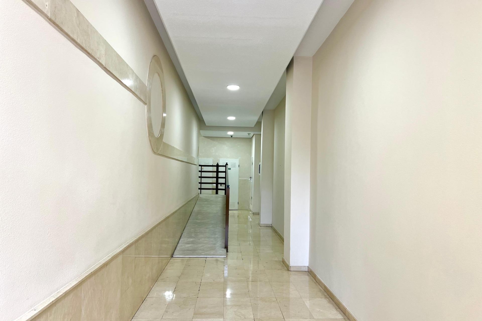 Sale - Apartamento -
Torrevieja - Puerto Deportivo