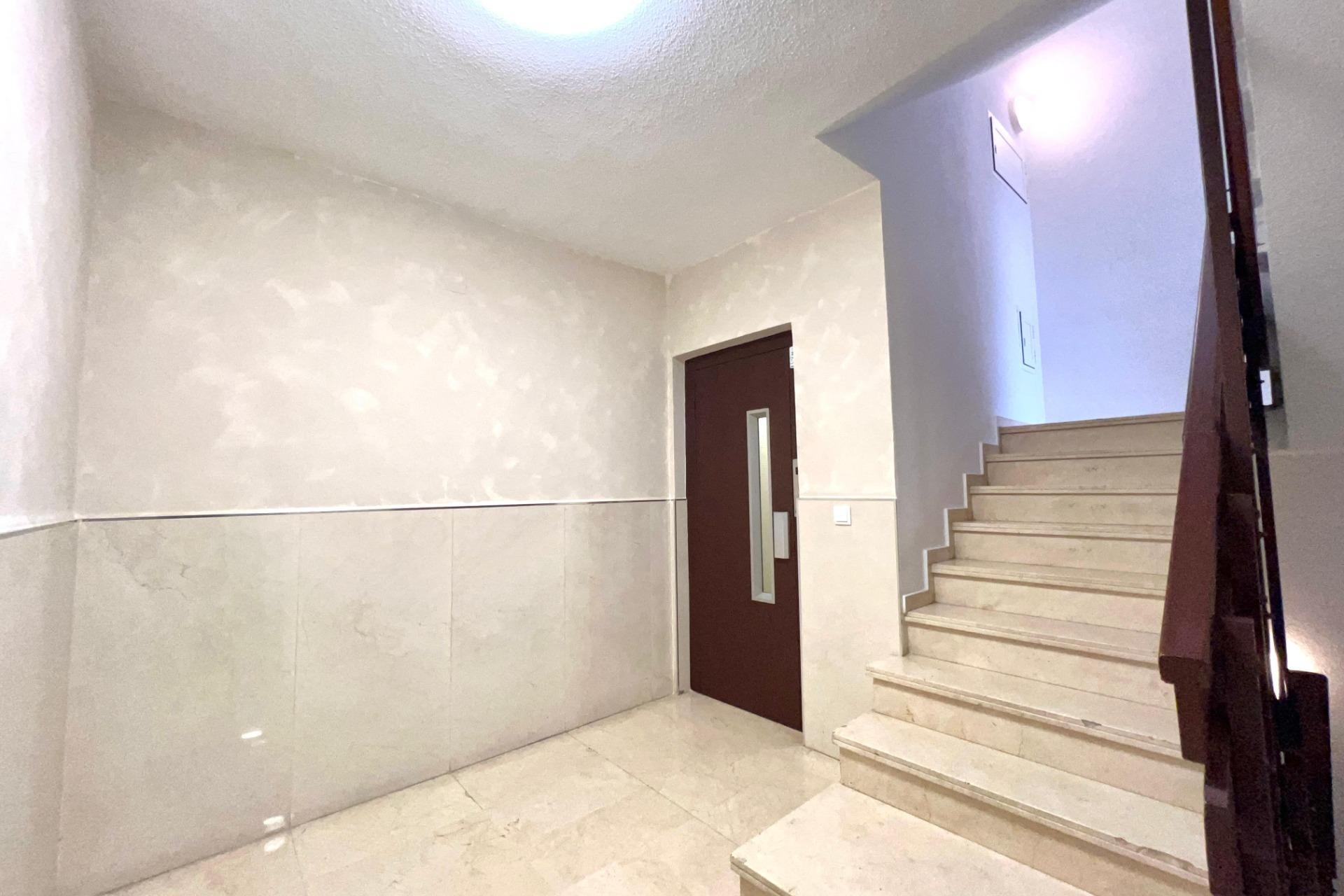Sale - Apartamento -
Torrevieja - Puerto Deportivo