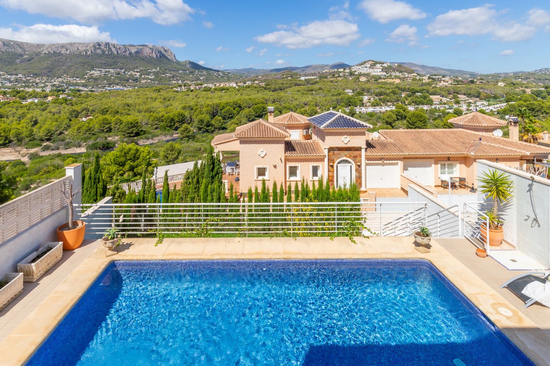 Sale - Bungalow -
Calpe - Urbanización Casanova