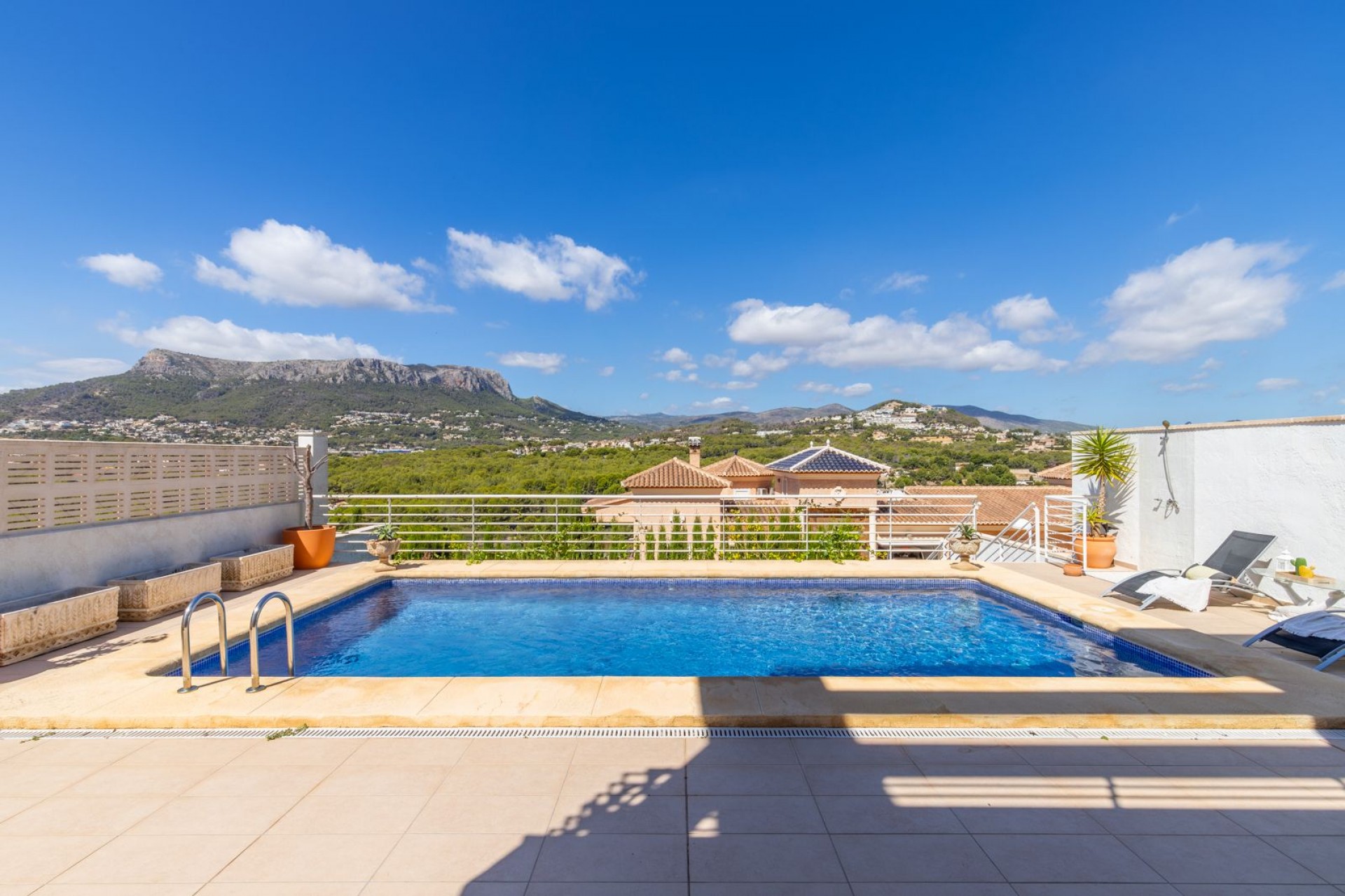 Sale - Bungalow -
Calpe - Urbanización Casanova