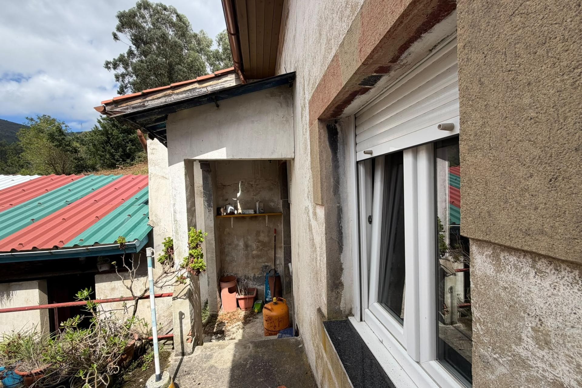 Sale - Casa con terreno -
Salas - Villarin