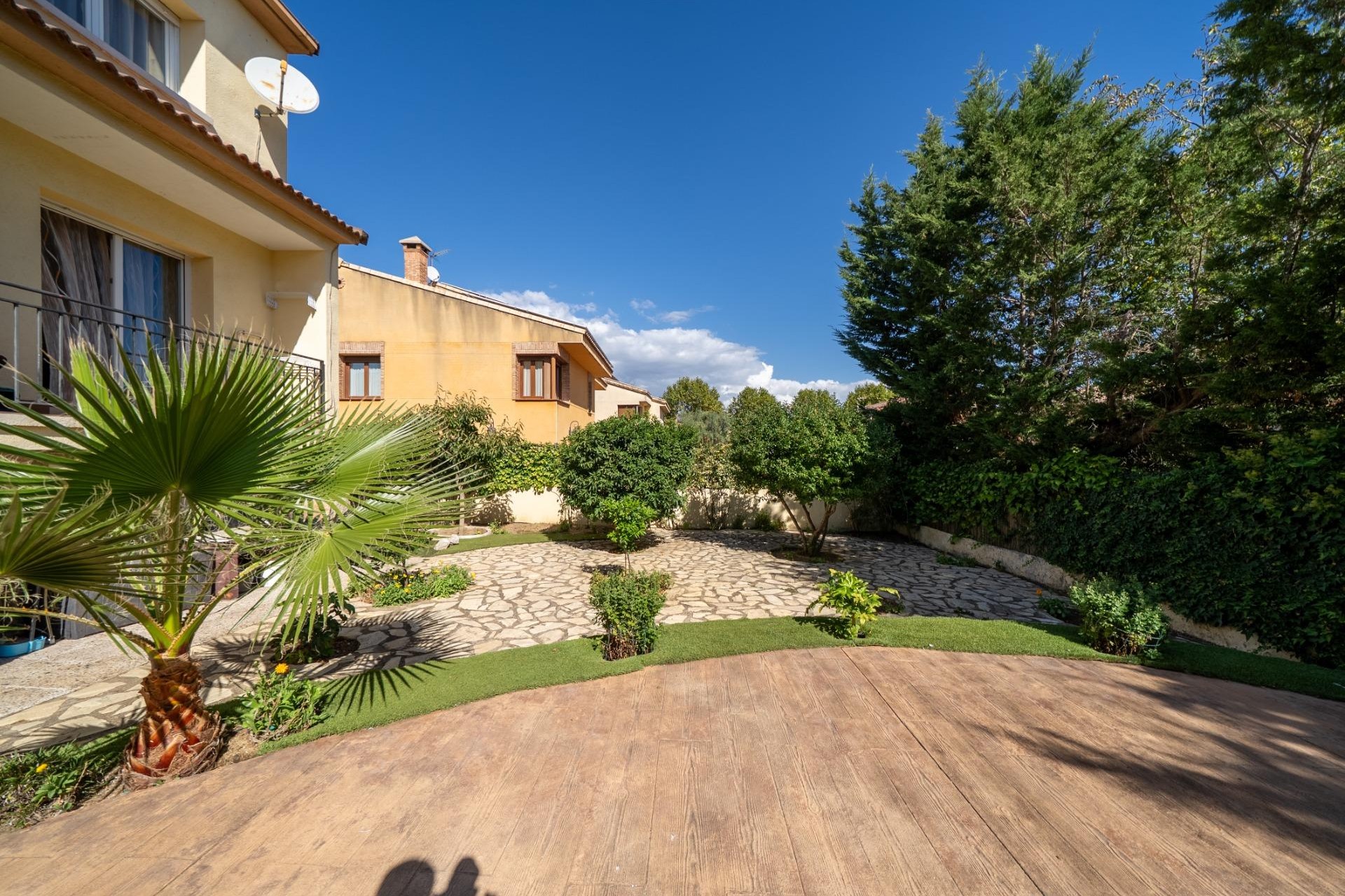 Sale - Chalet -
San Martin de Valdeiglesias - Garnacho