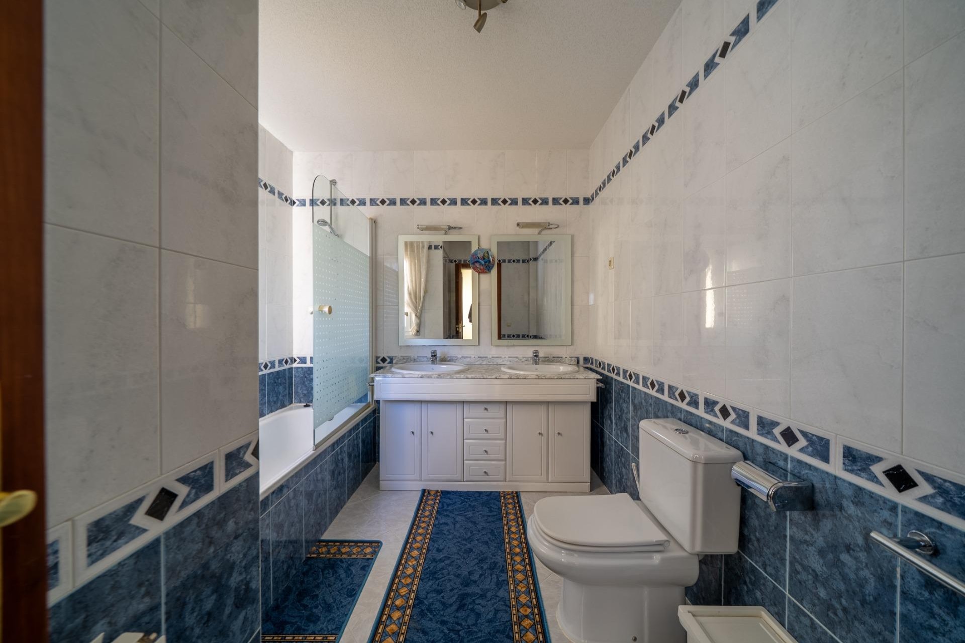 Sale - Chalet -
San Martin de Valdeiglesias - Garnacho