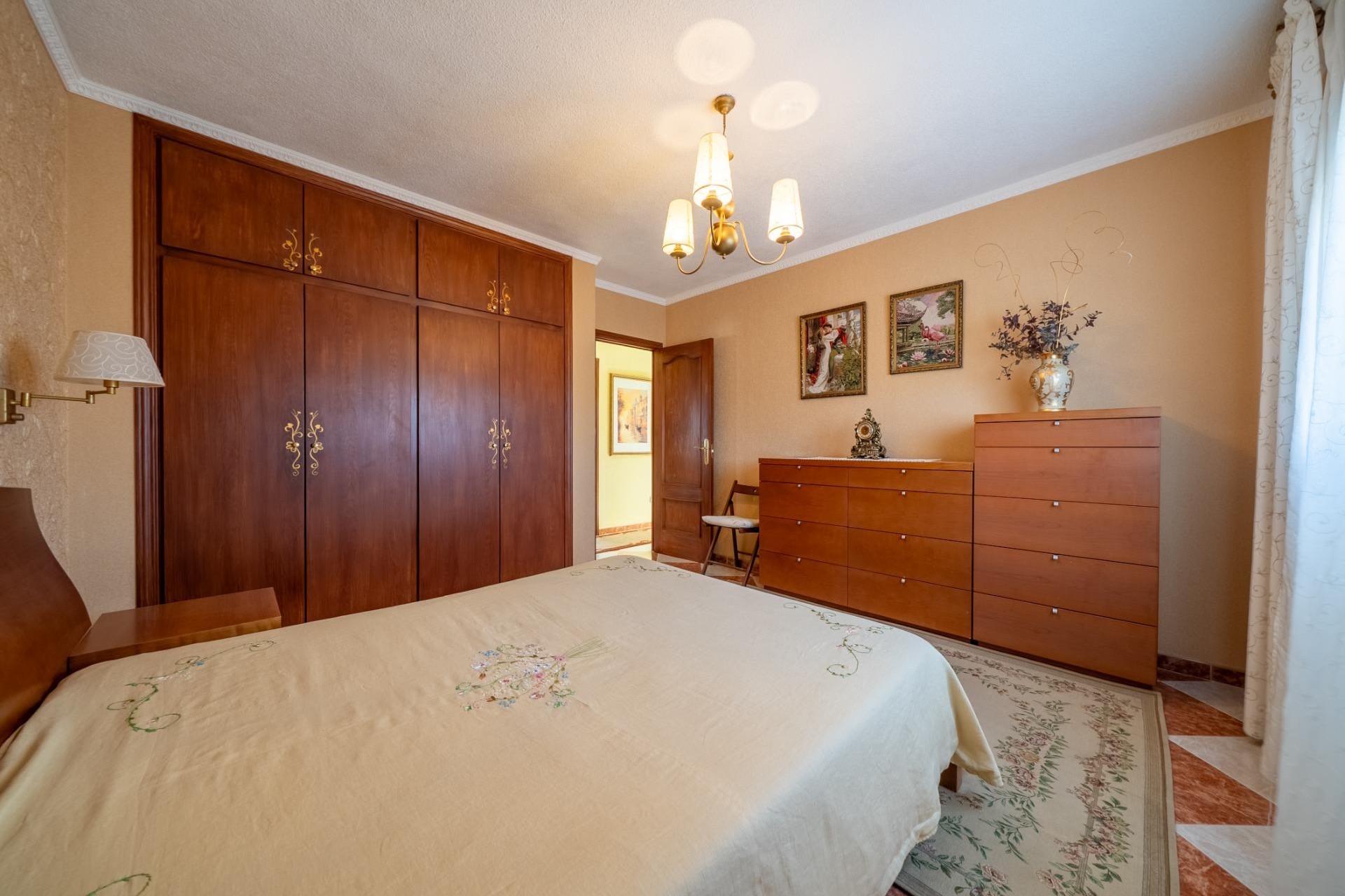 Sale - Chalet -
San Martin de Valdeiglesias - Garnacho