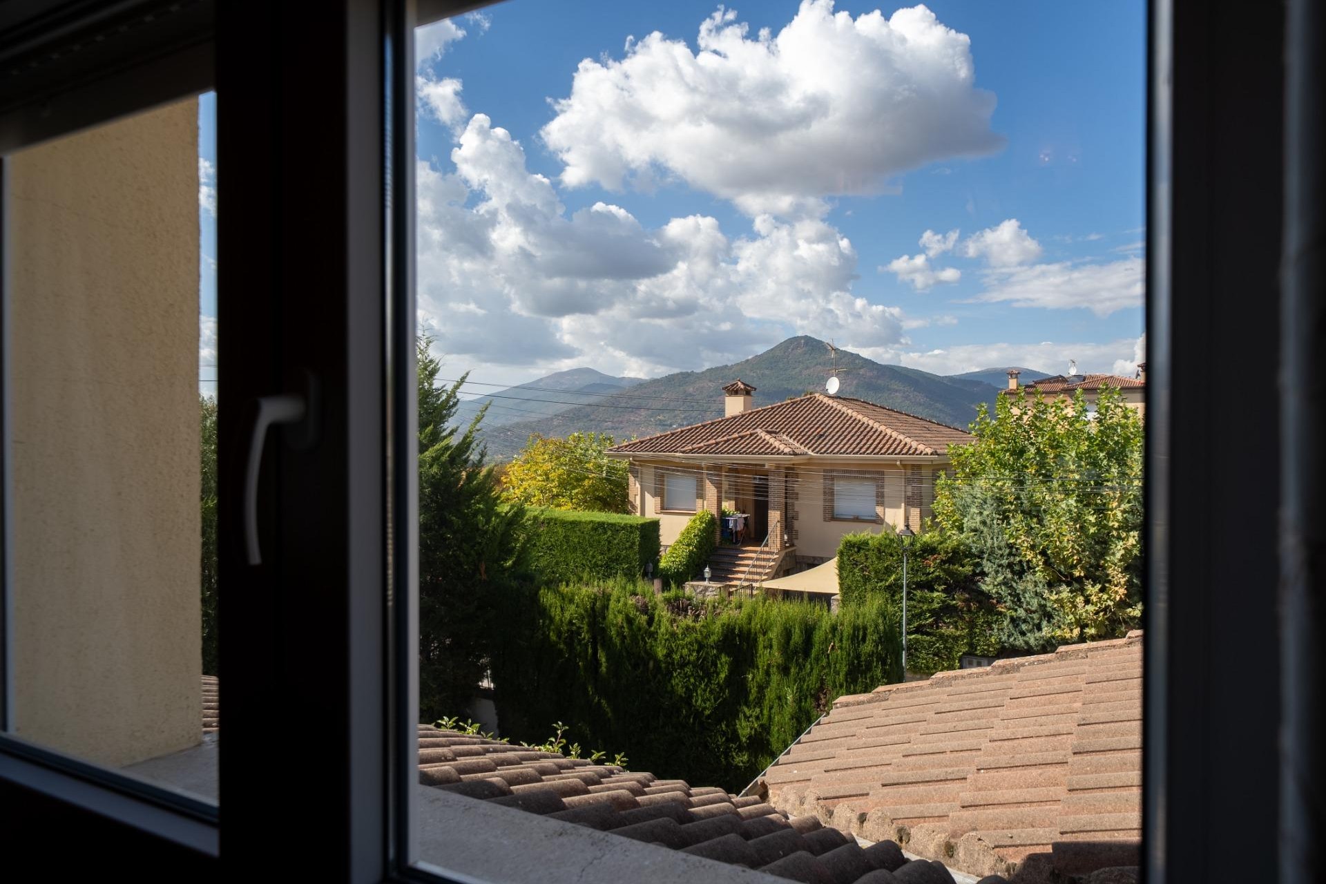 Sale - Chalet -
San Martin de Valdeiglesias - Garnacho