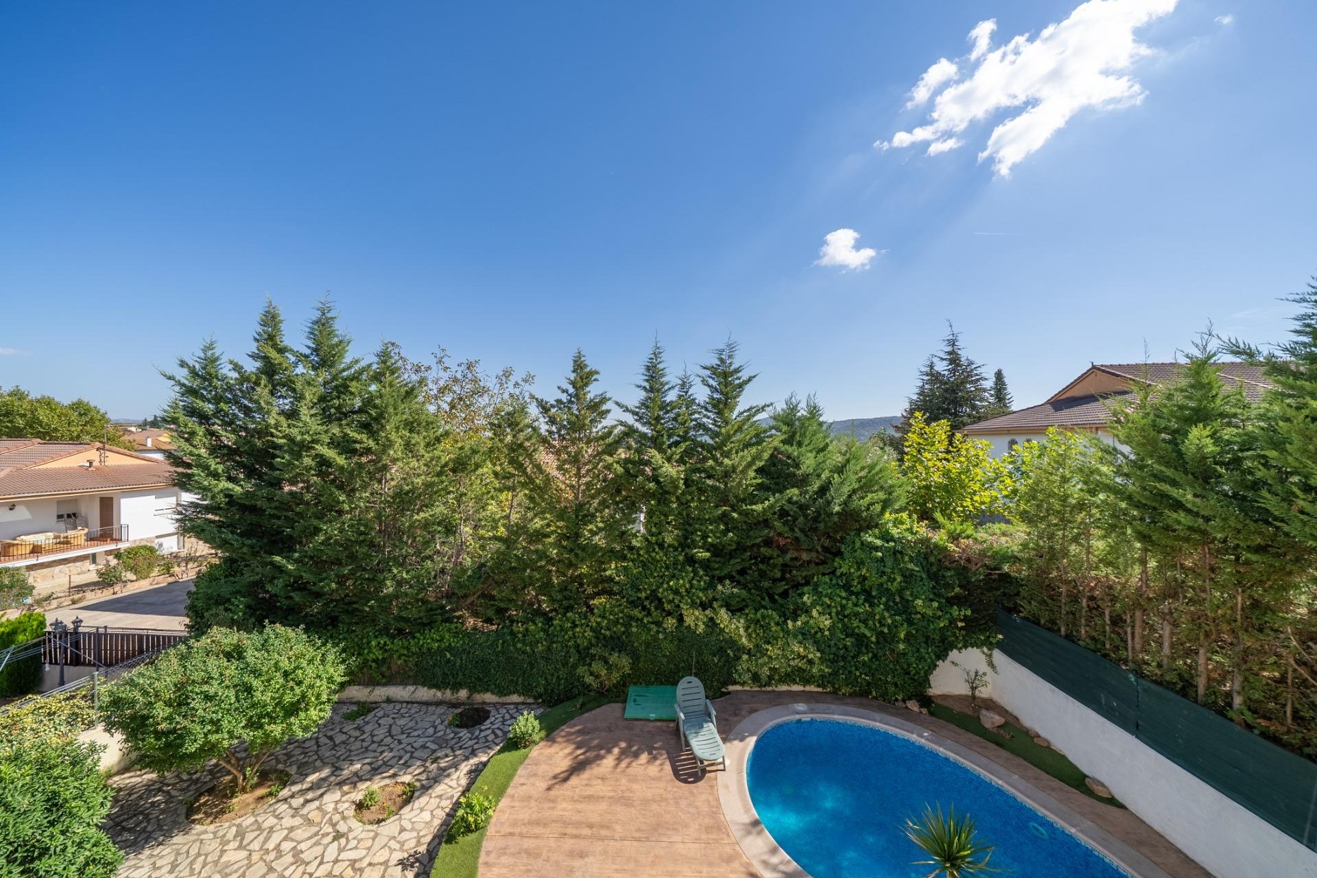 Sale - Chalet -
San Martin de Valdeiglesias - Garnacho