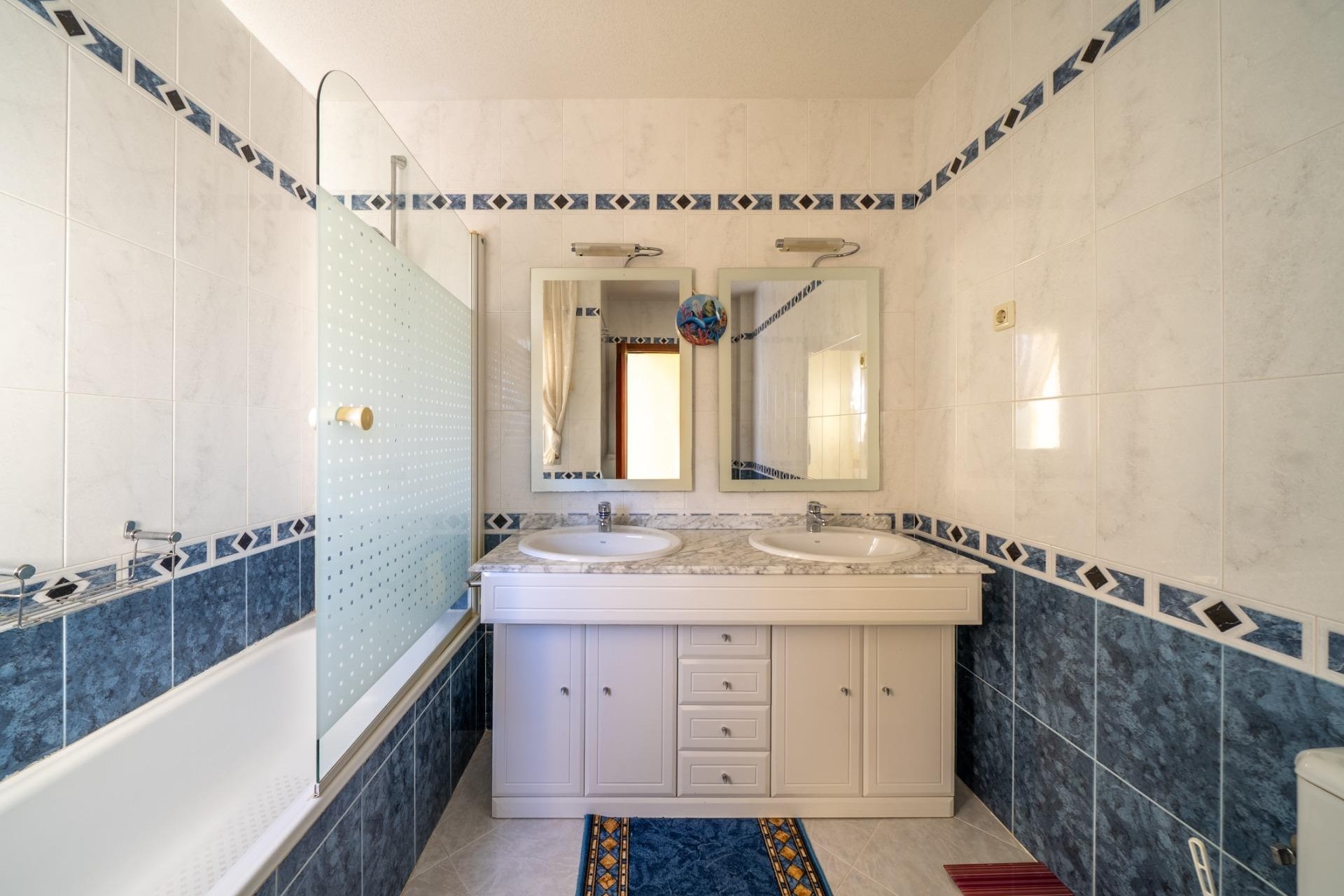 Sale - Chalet -
San Martin de Valdeiglesias - Garnacho