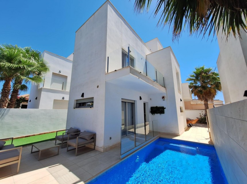 Sale - Chalet -
Torrevieja - Los Frutales