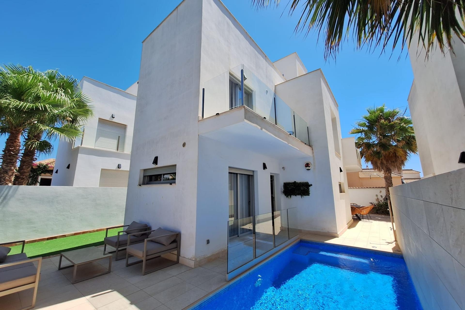 Sale - Chalet -
Torrevieja - Los Frutales