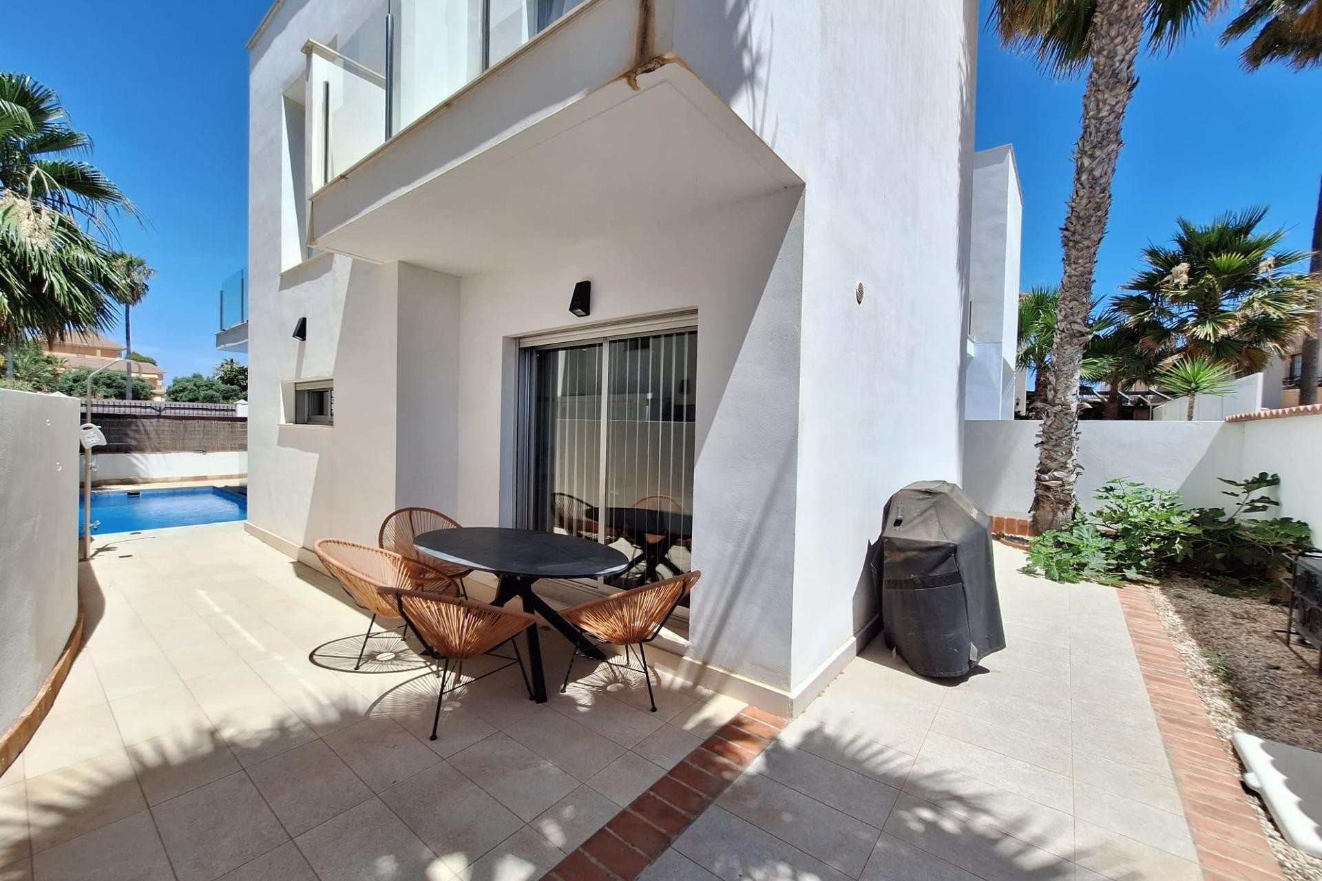 Sale - Chalet -
Torrevieja - Los Frutales