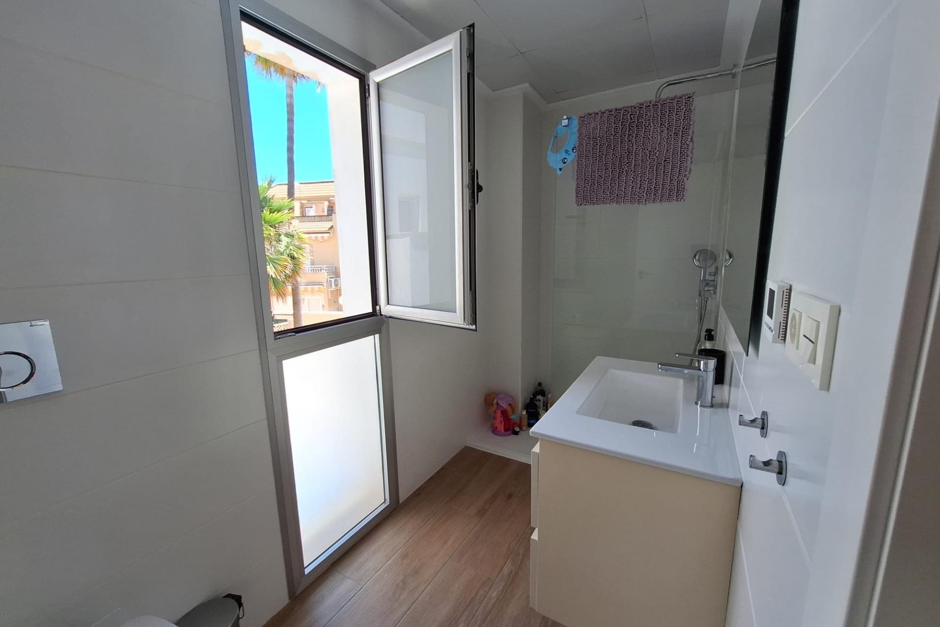 Sale - Chalet -
Torrevieja - Los Frutales