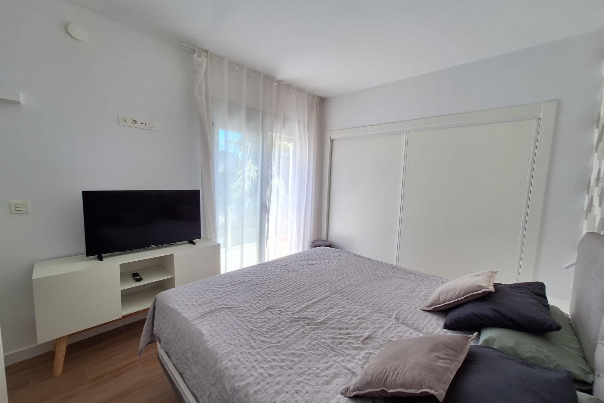 Sale - Chalet -
Torrevieja - Los Frutales