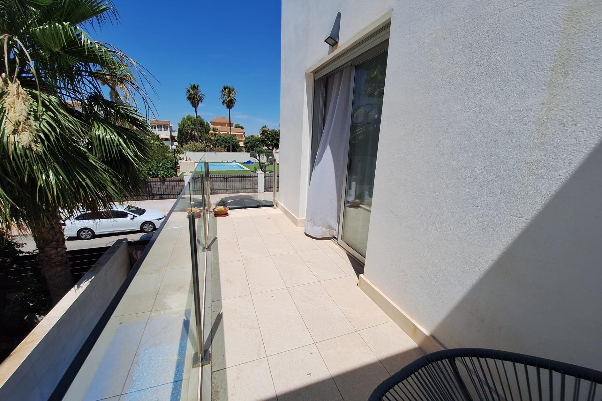 Sale - Chalet -
Torrevieja - Los Frutales
