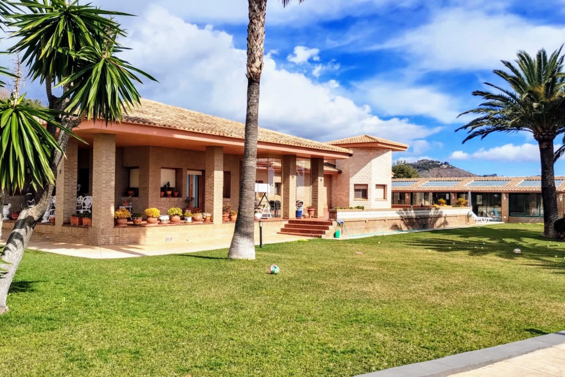 Sale - Finca / Country Property -
Calpe