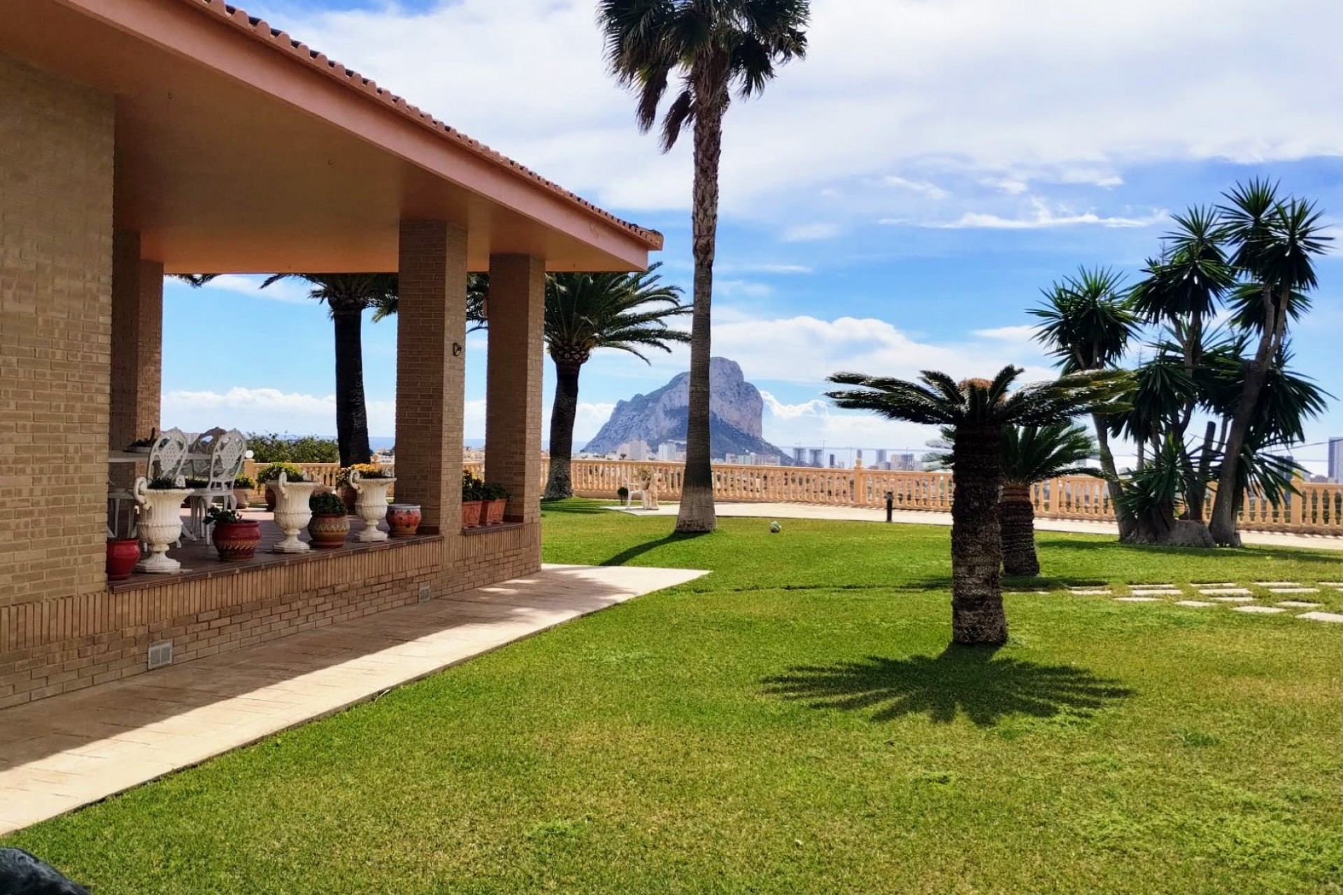 Sale - Finca / Country Property -
Calpe