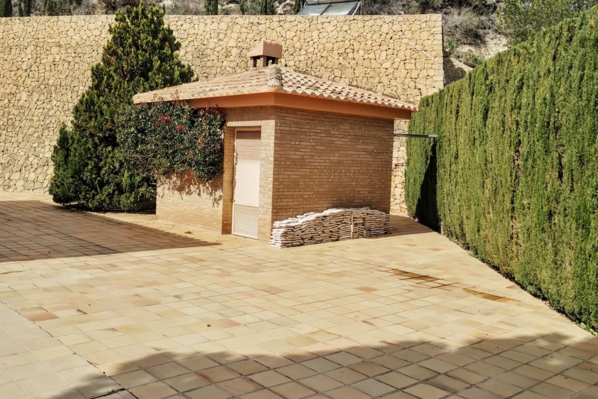 Sale - Finca / Country Property -
Calpe