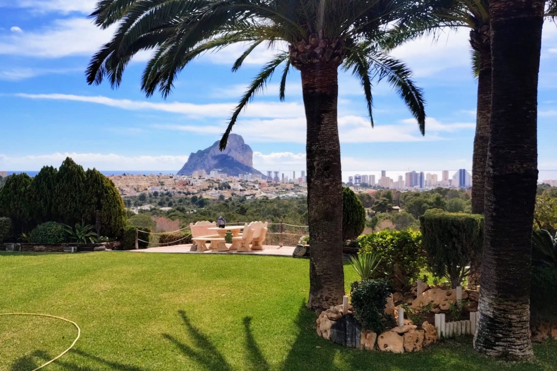 Sale - Finca / Country Property -
Calpe