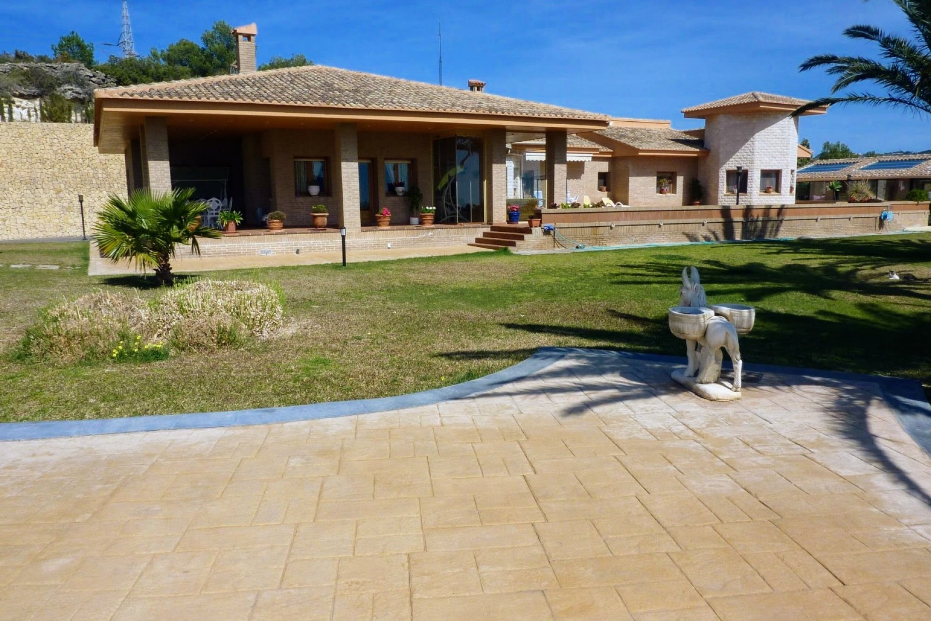 Sale - Finca / Country Property -
Calpe