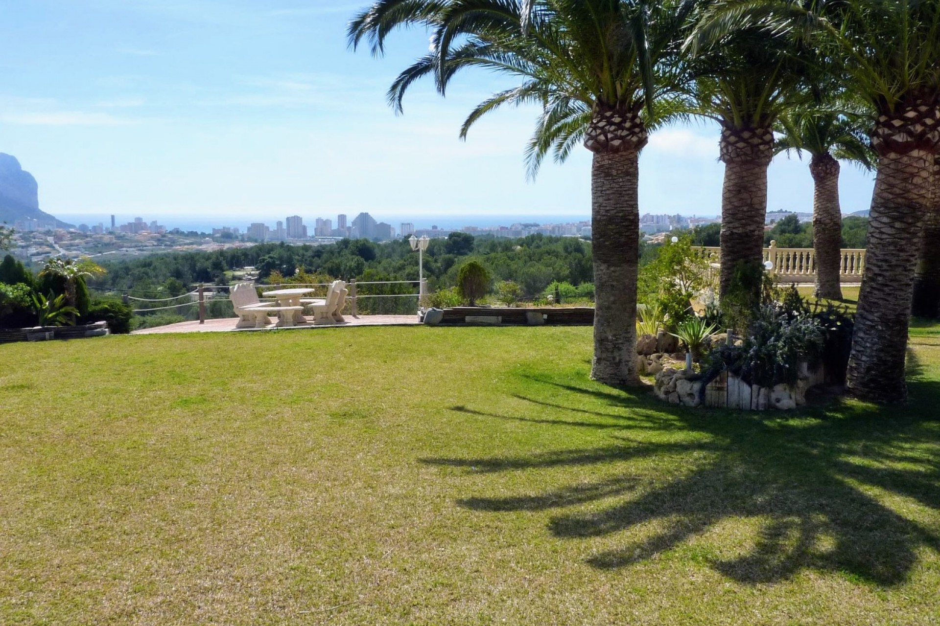 Sale - Finca / Country Property -
Calpe