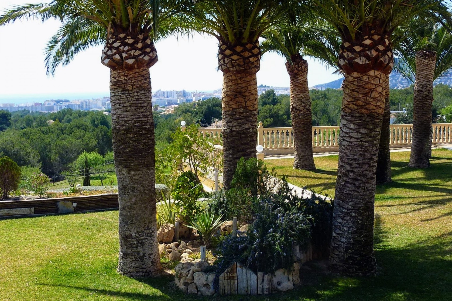 Sale - Finca / Country Property -
Calpe