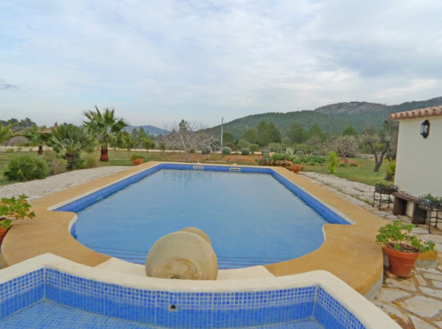 Sale - Finca / Country Property -
Jalon