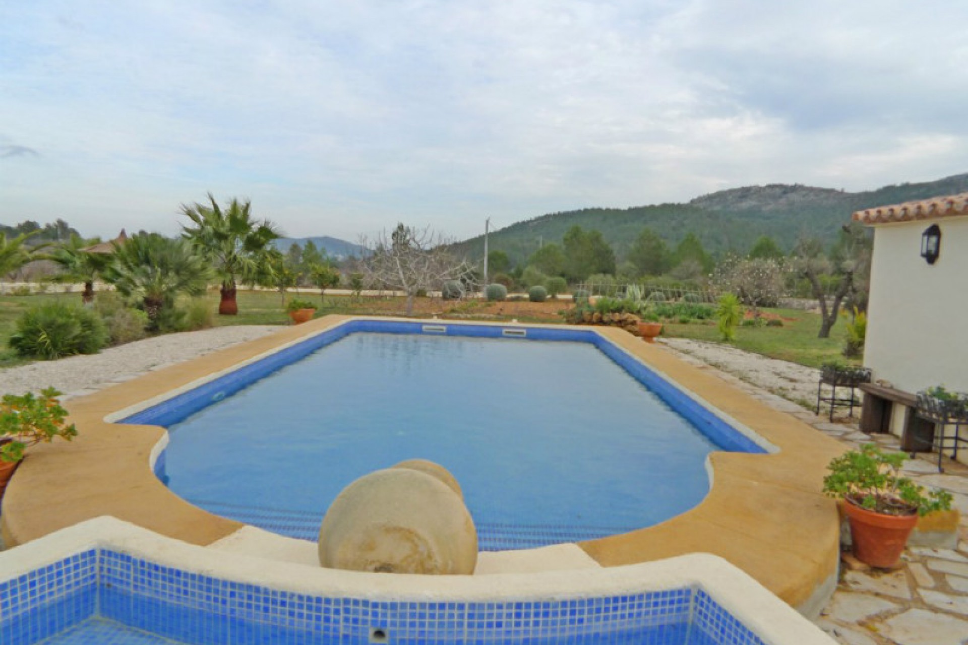 Sale - Finca / Country Property -
Jalon