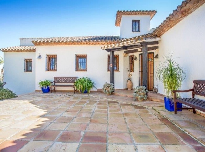 Sale - Finca / Country Property -
La Llosa de Camacho