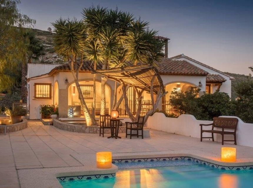 Sale - Finca / Country Property -
La Llosa de Camacho