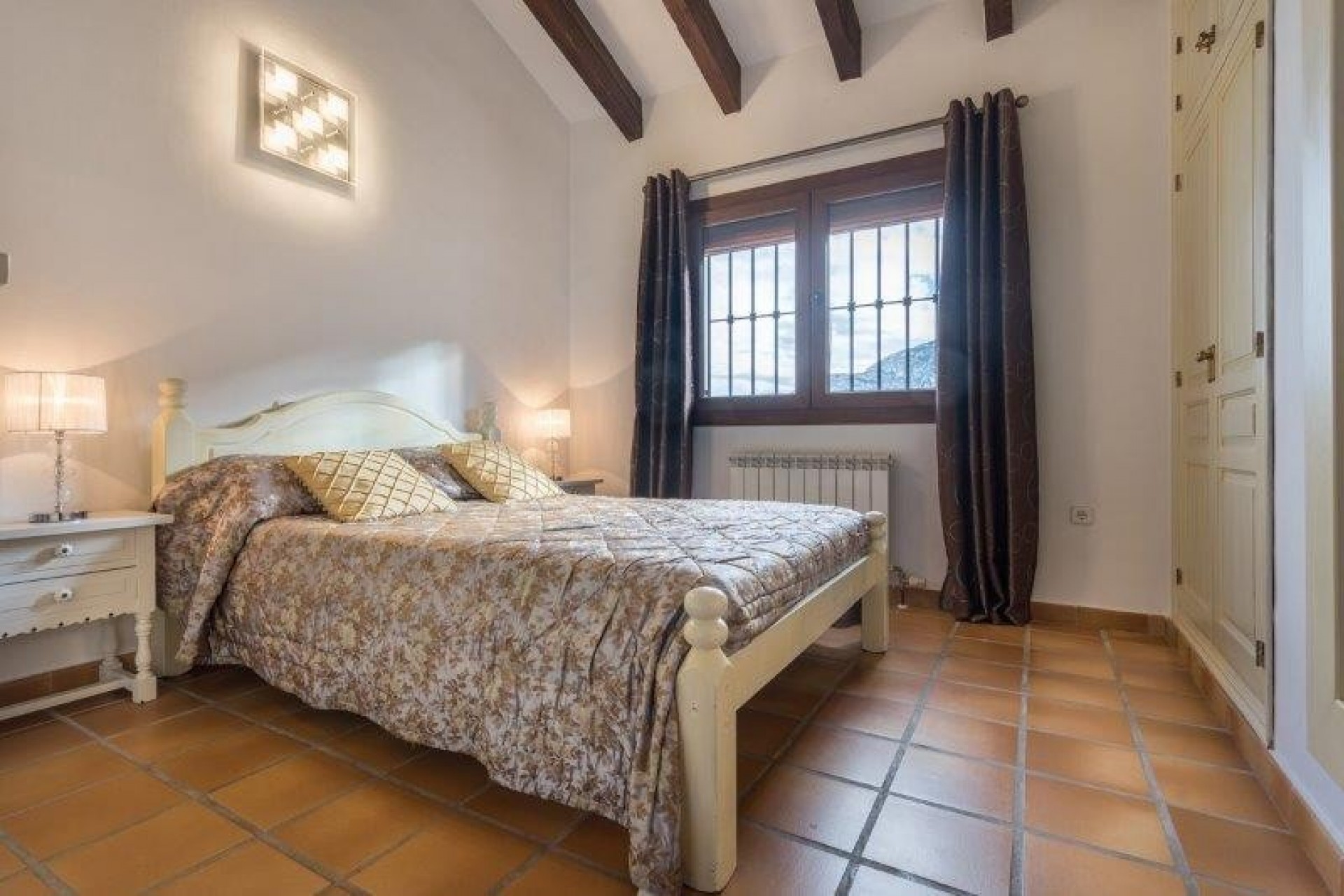 Sale - Finca / Country Property -
La Llosa de Camacho