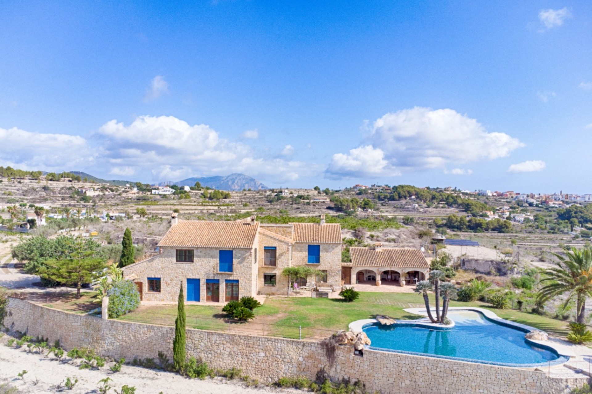Sale - Finca / Country Property -
Moraira