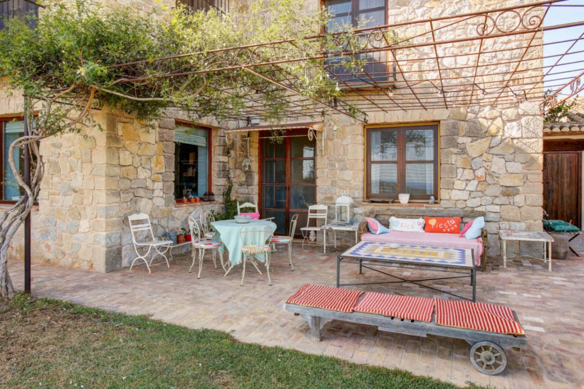 Sale - Finca / Country Property -
Moraira