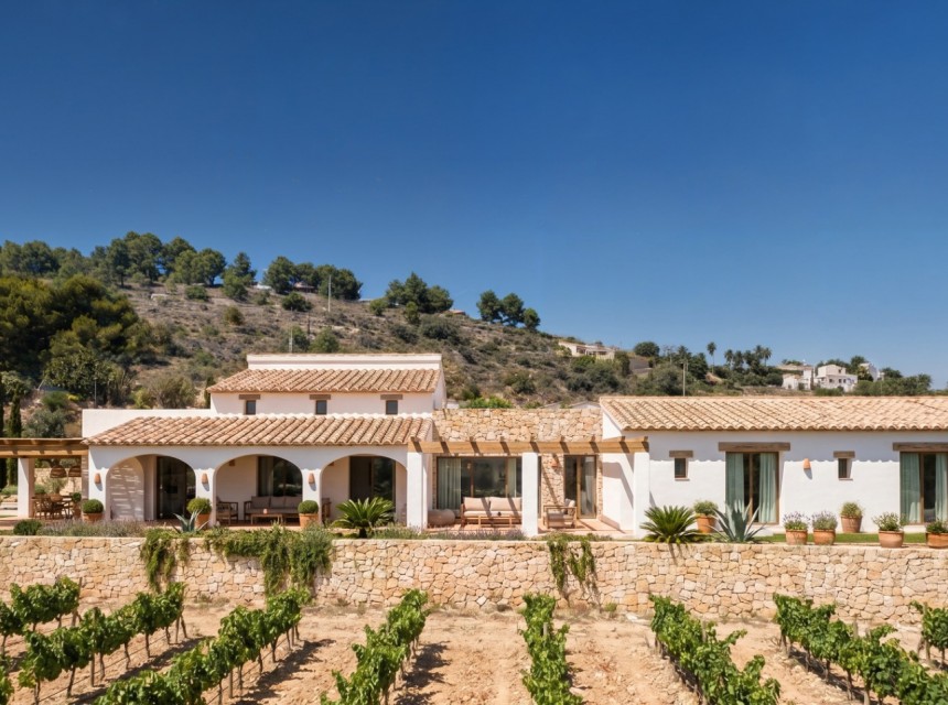 Sale - Finca / Country Property -
Moraira