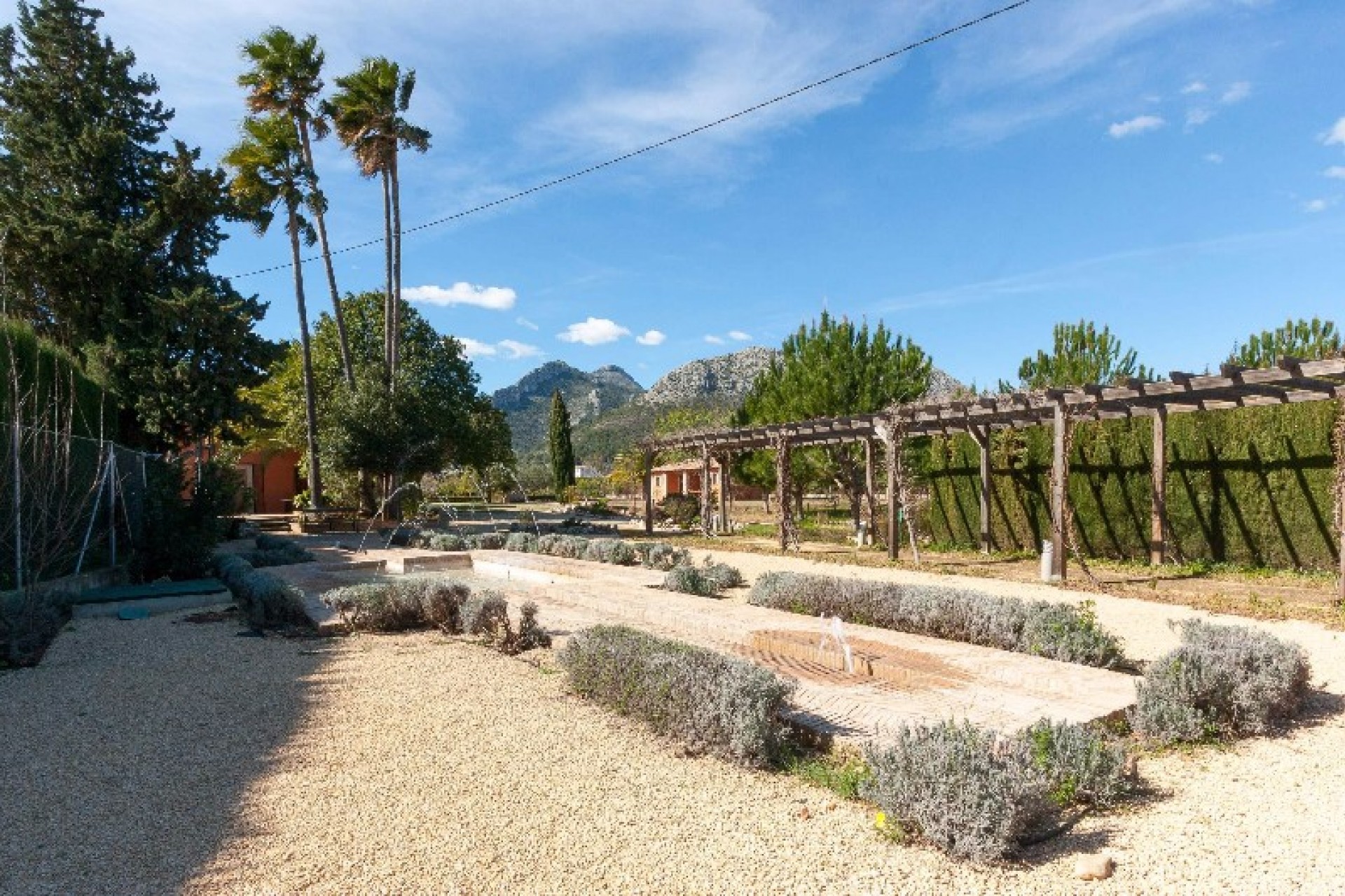 Sale - Finca / Country Property -
Rafol de Almunia