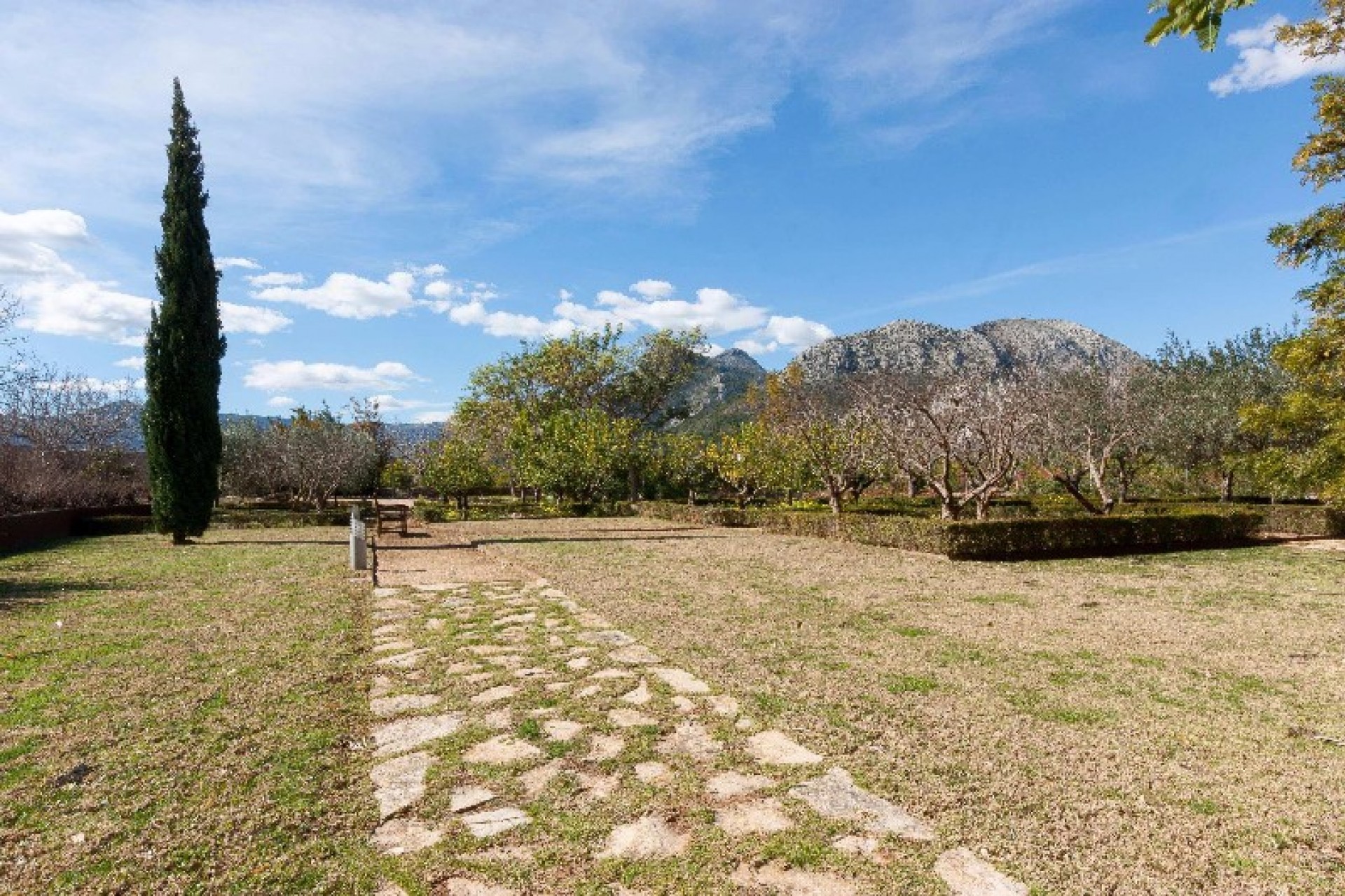 Sale - Finca / Country Property -
Rafol de Almunia