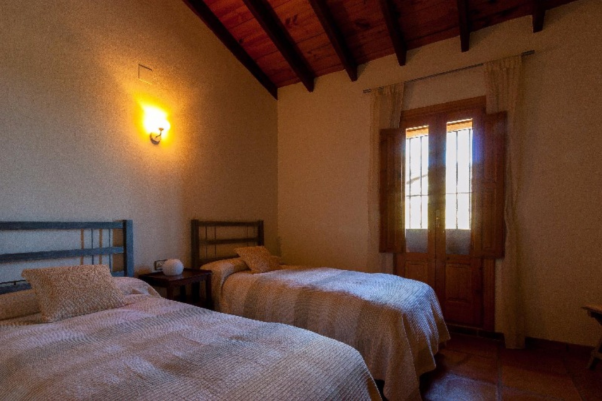 Sale - Finca / Country Property -
Rafol de Almunia