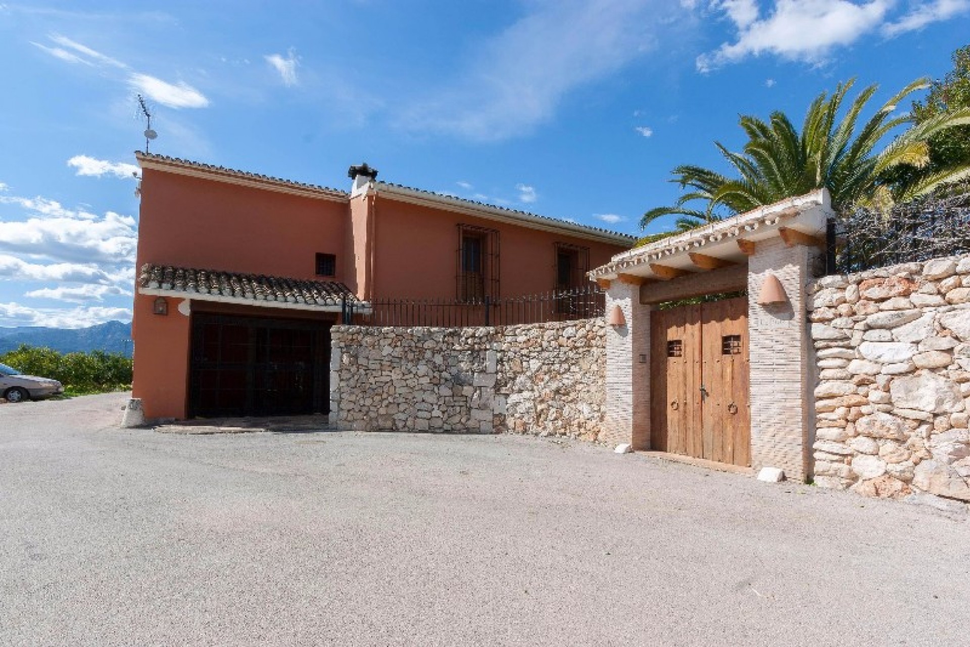 Sale - Finca / Country Property -
Rafol de Almunia