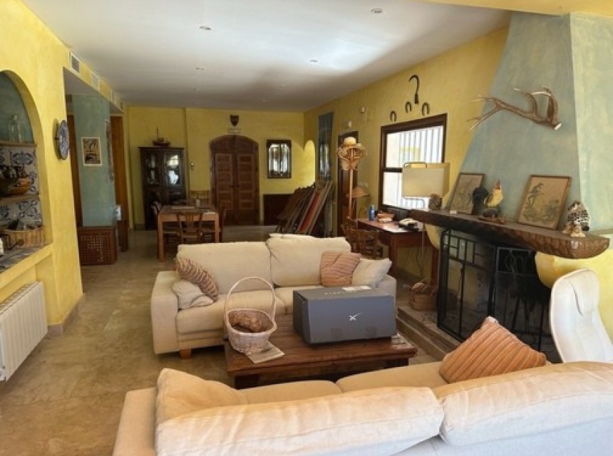 Sale - Finca / Country Property -
Relleu