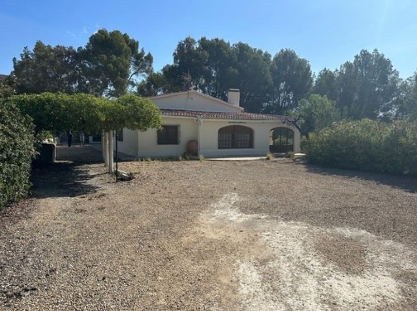 Sale - Finca / Country Property -
Relleu