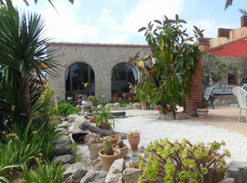 Sale - Finca / Country Property -
Teulada